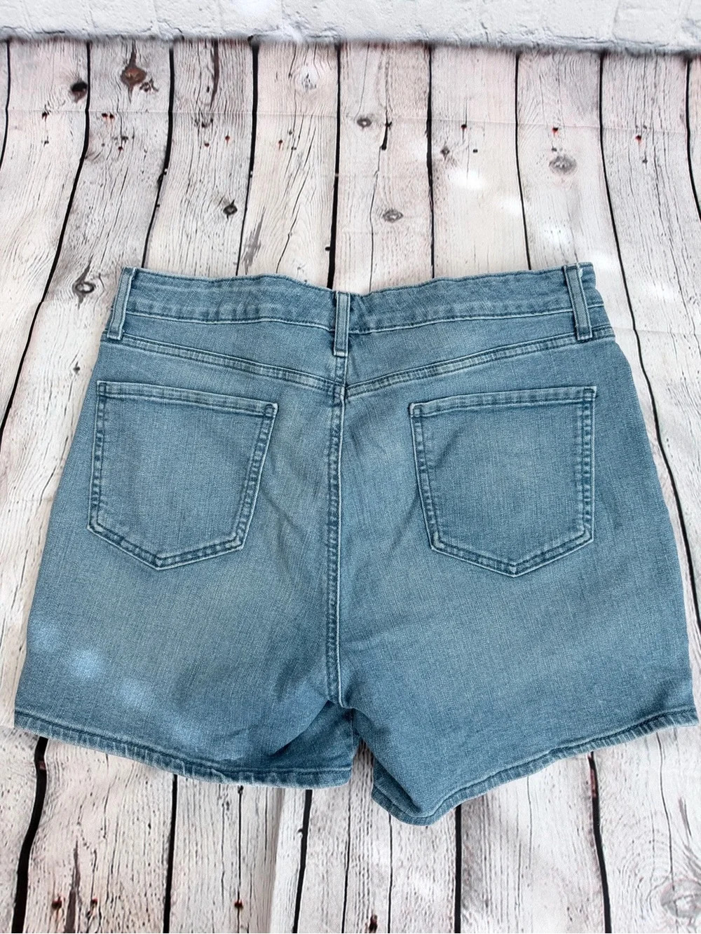 Gloria Vanderbilt Light Blue Denim Shorts - Picture 2 of 4